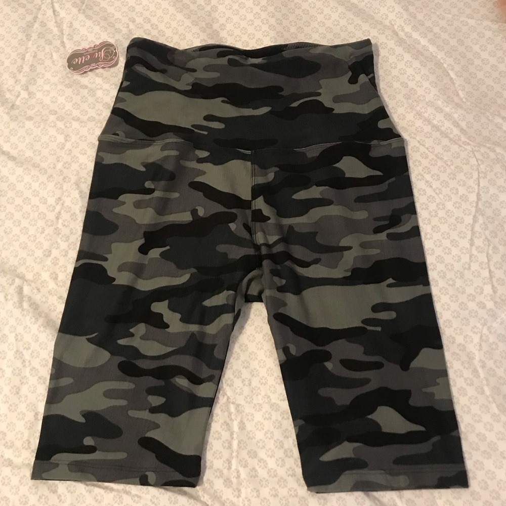 Super soft camo bike shorts (brand new)